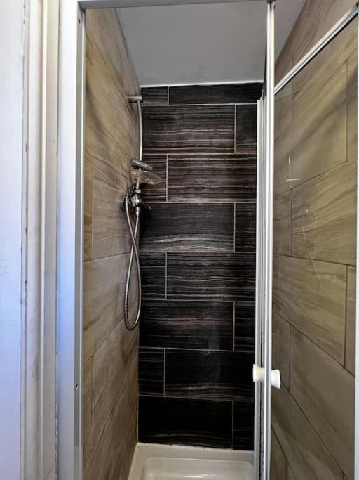 Beautiful 1 Double Bedroom Flat Sheffield Netheredge Apartment *