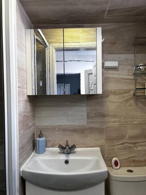 Beautiful 1 Double Bedroom Flat Sheffield Netheredge Apartment *