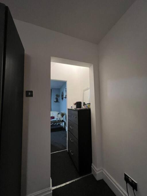 Beautiful 1 Double Bedroom Flat Sheffield Netheredge Apartment *